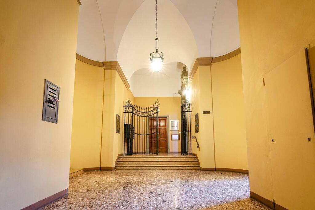 Casa Aldrovandi: Elegante E In Centro Storico Болонья Экстерьер фото